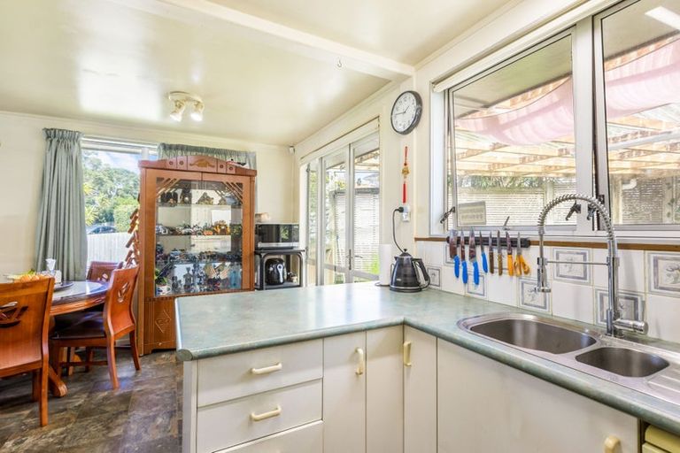 Photo of property in 1b Nandana Drive, Glen Eden, Auckland, 0602