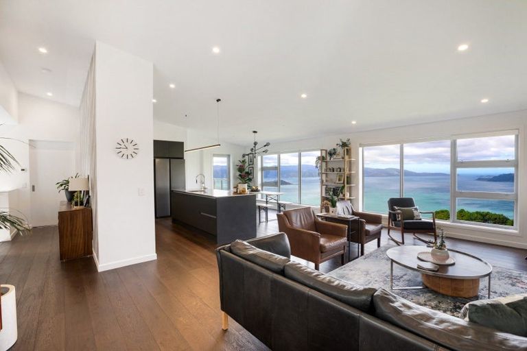 Photo of property in 7 Promontory Crescent, Newlands, Wellington, 6037