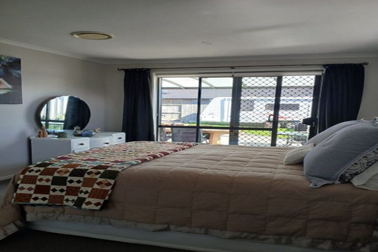 Photo of property in 12 Costello Drive, Ngatea, 3503