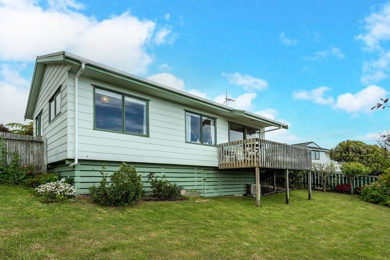 Photo of property in 16 Coventry Close, Ascot Park, Porirua, 5024