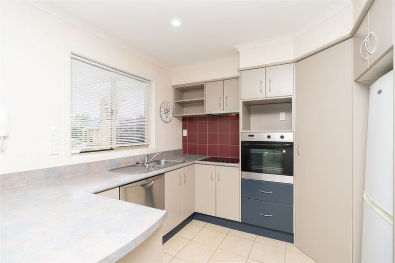 Photo of property in 12 Sovereign Isle Lane, Rototuna, Hamilton, 3210