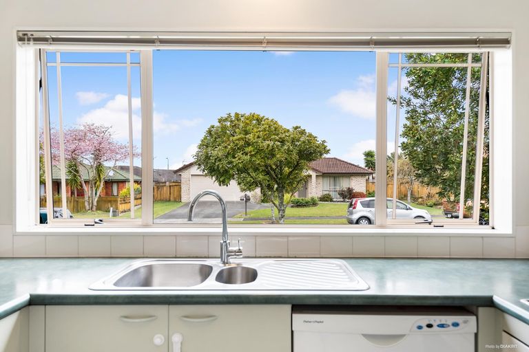 Photo of property in 66 Sandwick Drive, Weymouth, Auckland, 2103