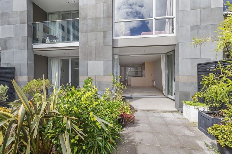 Photo of property in Sanctum Apartment, 10 Ebor Street, Te Aro, Wellington, 6011