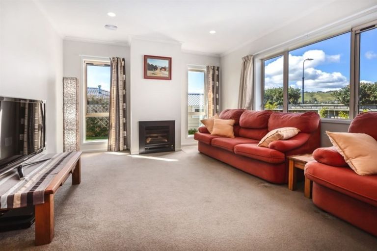 Photo of property in 54 Te Puia Drive, Aotea, Porirua, 5024