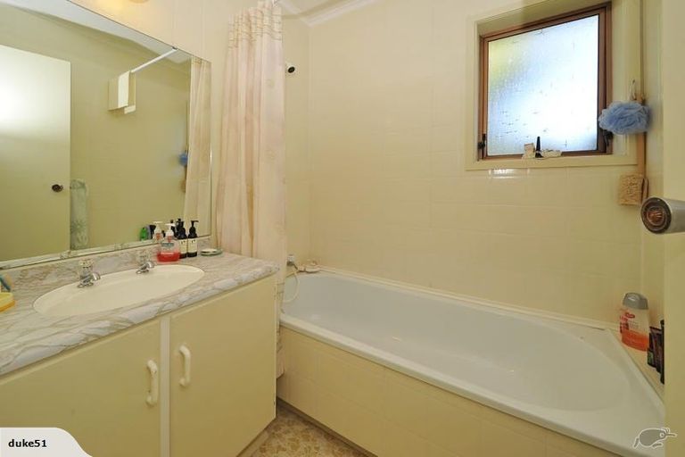 Photo of property in 2/12 Waimai Avenue, Weymouth, Auckland, 2103