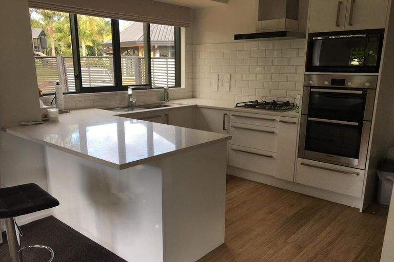 Photo of property in 92a Ranfurly Road, Alfriston, Auckland, 2105