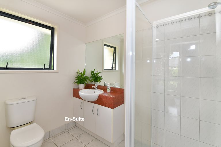 Photo of property in 8 Puhoi Close, Puhoi, Warkworth, 0994