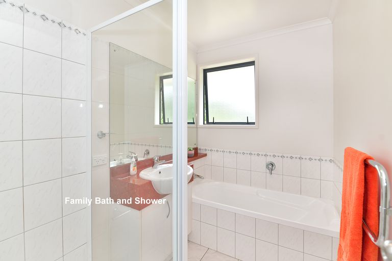 Photo of property in 8 Puhoi Close, Puhoi, Warkworth, 0994