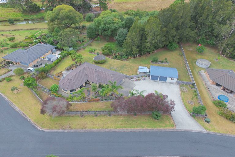 Photo of property in 8 Puhoi Close, Puhoi, Warkworth, 0994