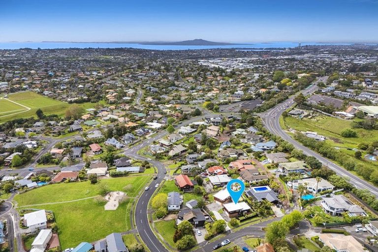 Photo of property in 1/2 Carl Place, Unsworth Heights, Auckland, 0632