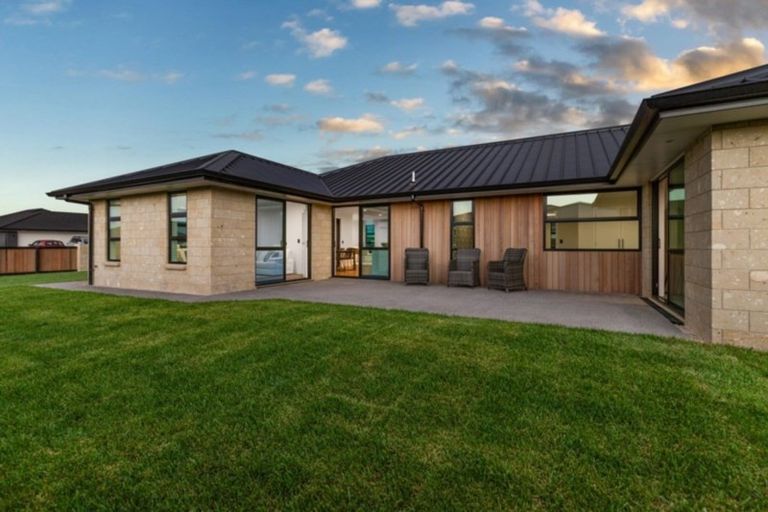 Photo of property in 10 Costello Drive, Ngatea, 3503