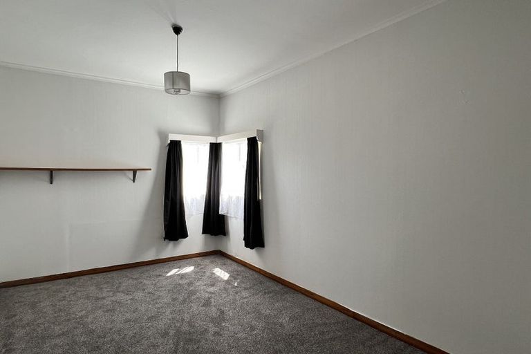 Photo of property in 4/5 Benares Street, Khandallah, Wellington, 6035