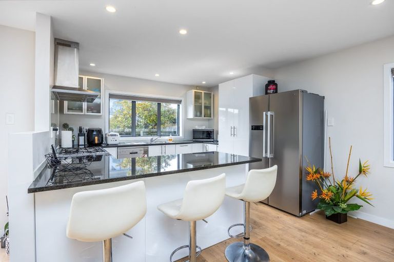 Photo of property in 61b Margan Avenue, New Lynn, Auckland, 0600