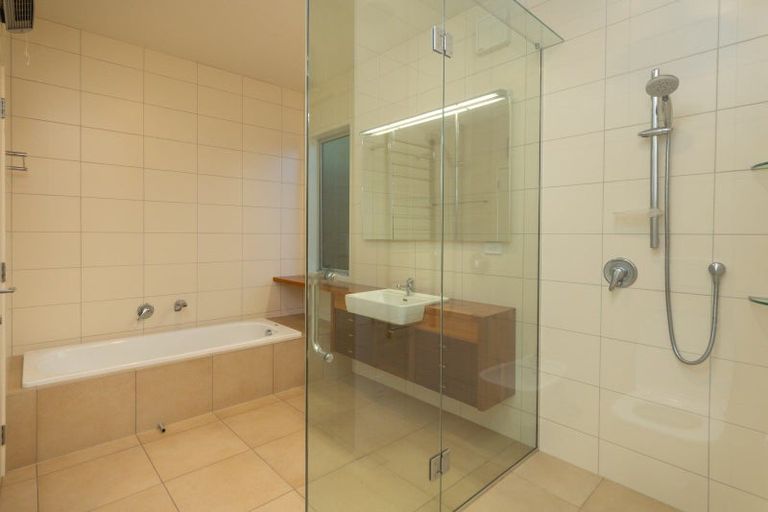 Photo of property in 72 Pahiatua Street, Hokowhitu, Palmerston North, 4410