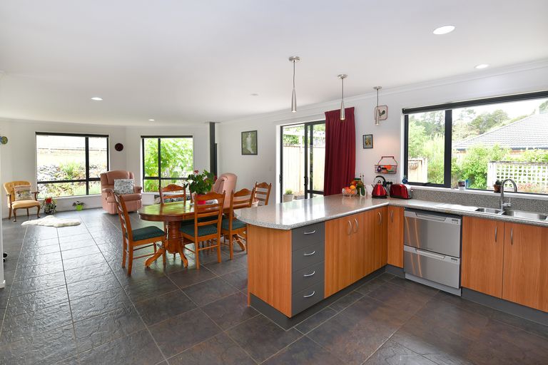 Photo of property in 8 Puhoi Close, Puhoi, Warkworth, 0994