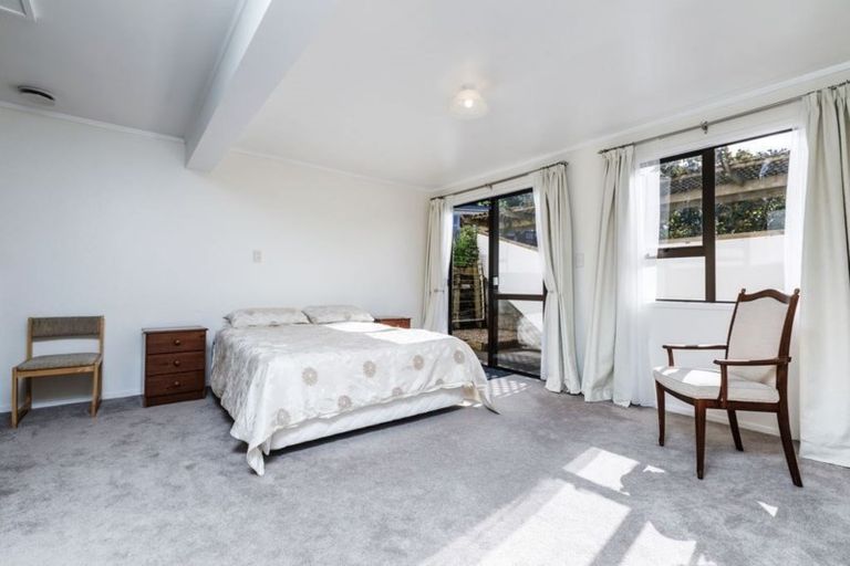 Photo of property in 28 King Richard Place, Browns Bay, Auckland, 0630