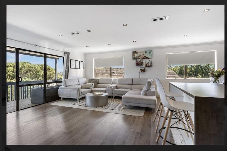 Photo of property in 14 Rena Place, West Harbour, Auckland, 0618