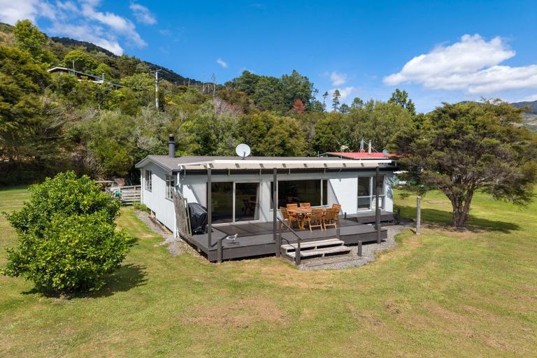 Photo of property in 1755 Queen Charlotte Drive, Linkwater, Picton, 7281
