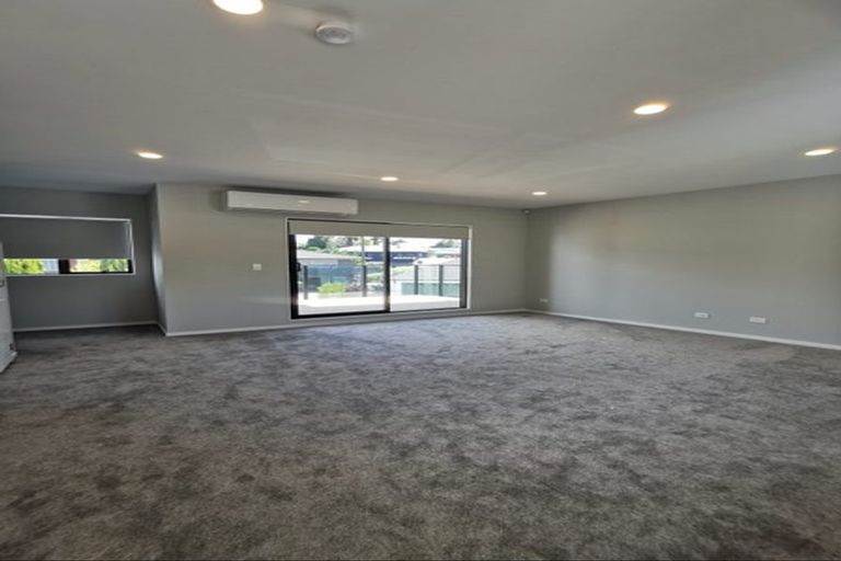Photo of property in 13a Windermere Crescent, Blockhouse Bay, Auckland, 0600