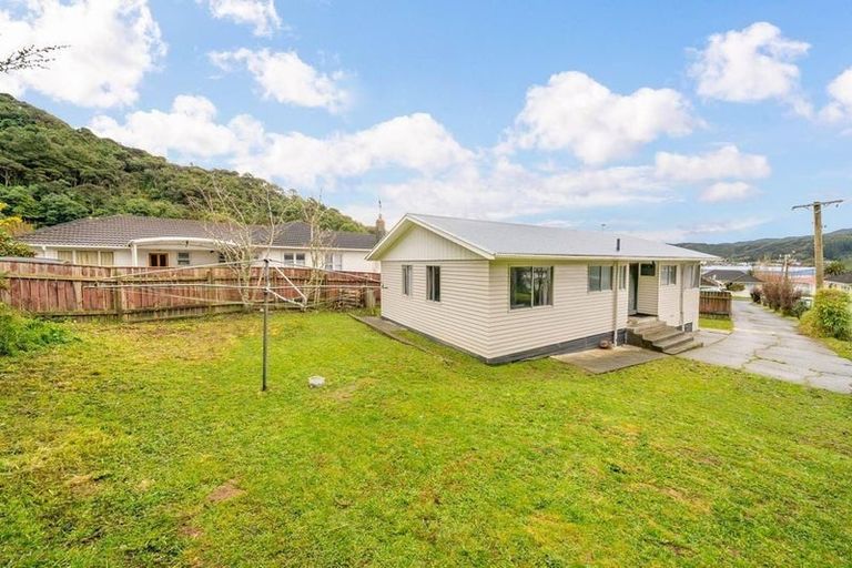 Photo of property in 77 Karaka Street, Wainuiomata, Lower Hutt, 5014