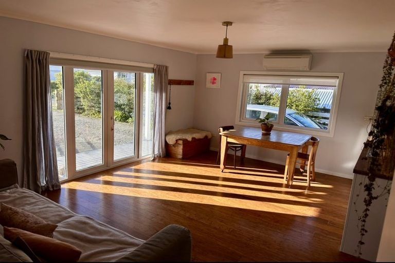 Photo of property in 1 Farrier Grove, Featherston, 5710