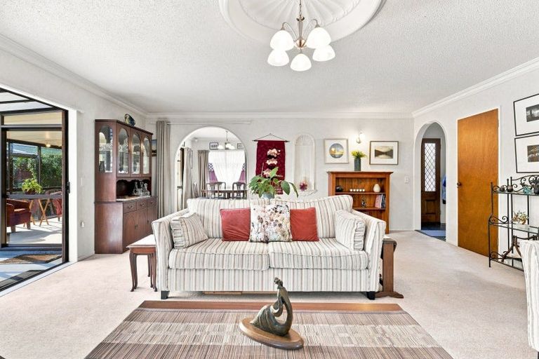 Photo of property in 2 Warwick Place, Springvale, Whanganui, 4501