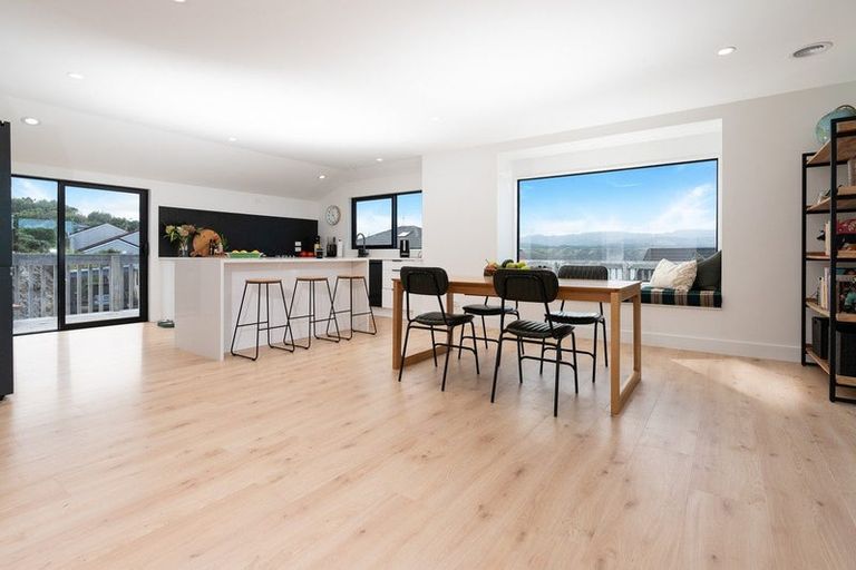 Photo of property in 39 Bowes Crescent, Strathmore Park, Wellington, 6022