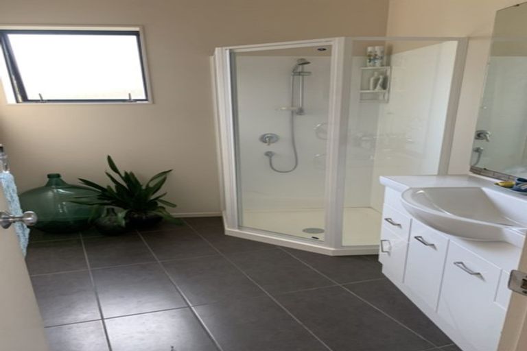 Photo of property in 34 Riverstone Road, Te Atatu Peninsula, Auckland, 0610