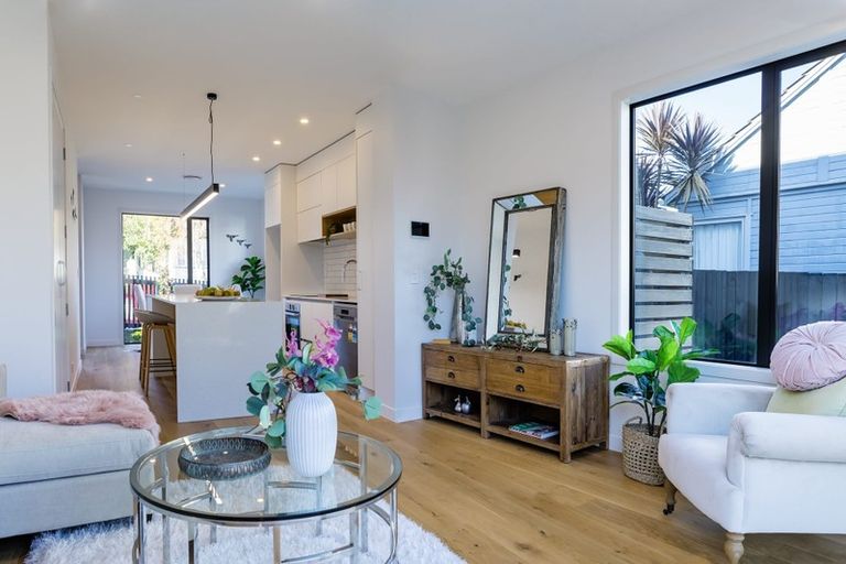 Photo of property in 11b Rangeview Road, Sunnyvale, Auckland, 0612