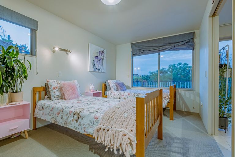 Photo of property in 47 Ruapehu Drive, Fitzherbert, Palmerston North, 4410