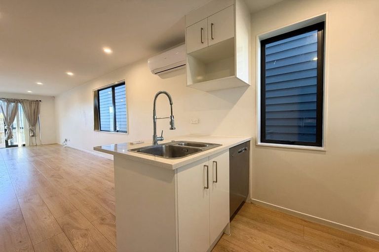 Photo of property in 17 Kaha Road, Takanini, 2110