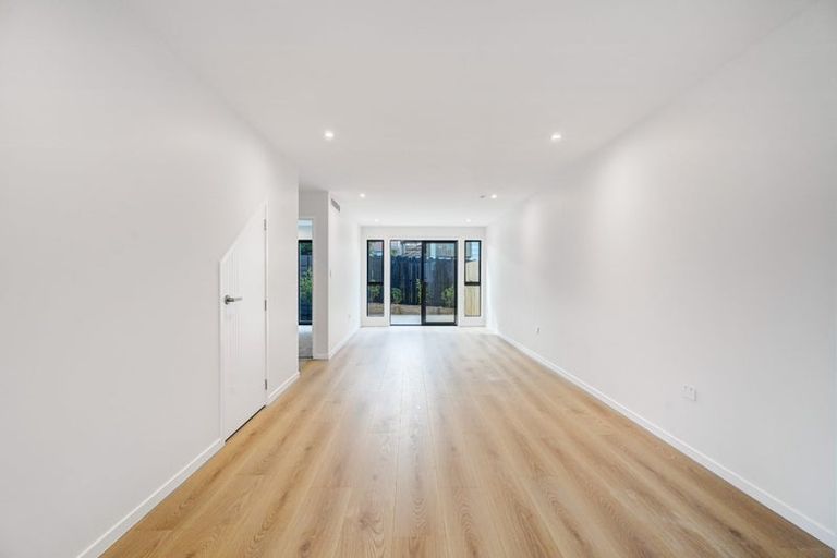 Photo of property in 21c Crosby Road, West Harbour, Auckland, 0618