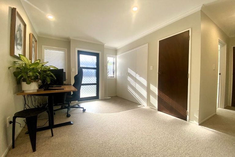 Photo of property in 52 James Cook Street, Havelock North, 4130
