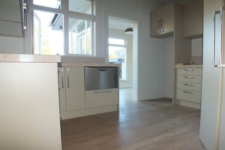 Photo of property in 98 Kahu Road, Fendalton, Christchurch, 8041