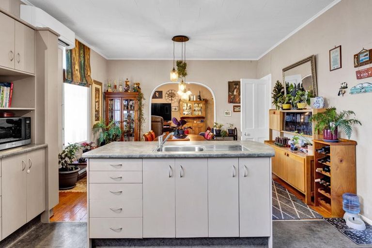 Photo of property in 73 Puriri Street, Hawera, 4610