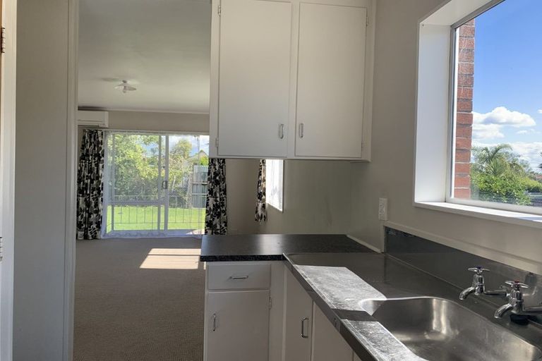Photo of property in 1/100 Lynwood Road, New Lynn, Auckland, 0600