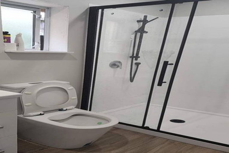 Photo of property in 50 Woodhouse Avenue, Karori, Wellington, 6012