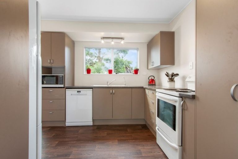 Photo of property in 14 Glenfinn Place, Massey, Auckland, 0614
