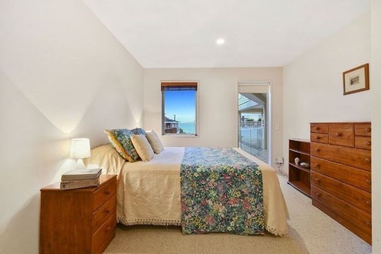 Photo of property in 33a Manly Esplanade, Browns Bay, Auckland, 0630
