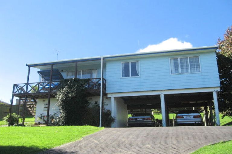 Photo of property in 5 Marco Place, Highland Park, Auckland, 2010