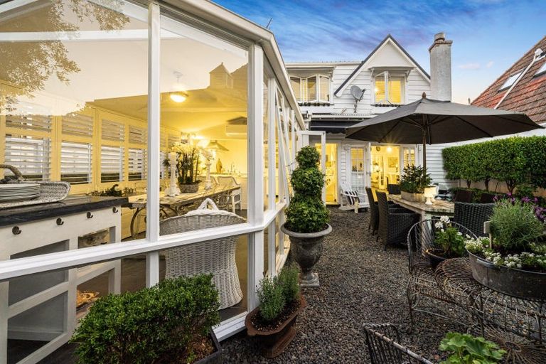 Photo of property in 10 Queens Parade, Devonport, Auckland, 0624