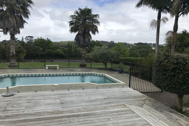 Photo of property in 79 Tawa Road, Kumeu, 0891