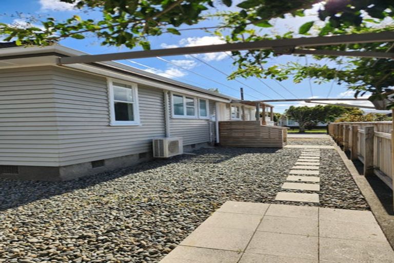Photo of property in 16 Robertson Street, Elderslea, Upper Hutt, 5018