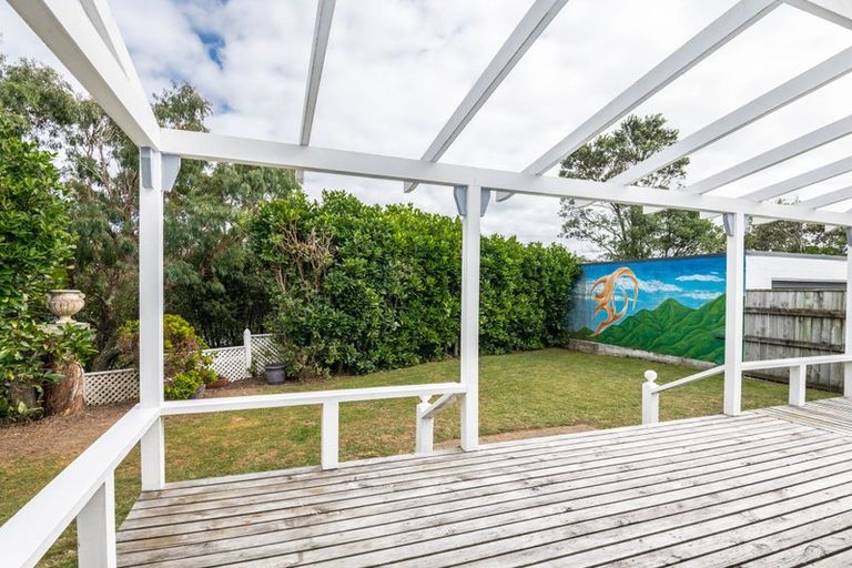 Photo of property in 14 Petherick Crescent, Johnsonville, Wellington, 6037