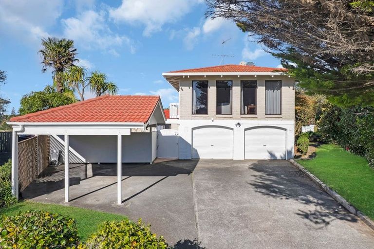 Photo of property in 2 Sandford Street, Campbells Bay, Auckland, 0630