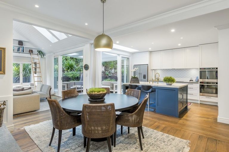 Photo of property in 2 Chenery Road, Red Beach, 0932