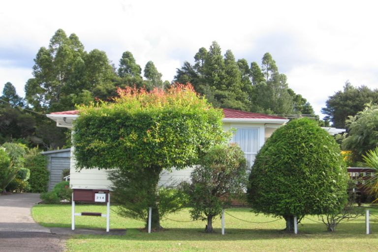Photo of property in 214 Glengarry Road, Glen Eden, Auckland, 0602