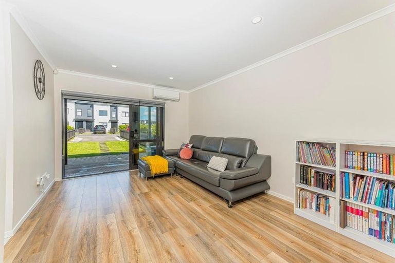 Photo of property in 4 Lumbarda Drive, Kumeu, 0810