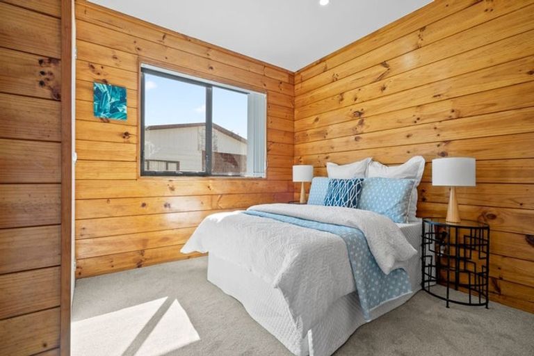 Photo of property in 2/4 Sutton Crescent, Papakura, 2110