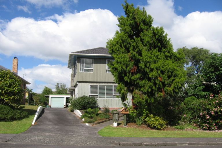 Photo of property in 10 Essex Street, Te Atatu South, Auckland, 0610